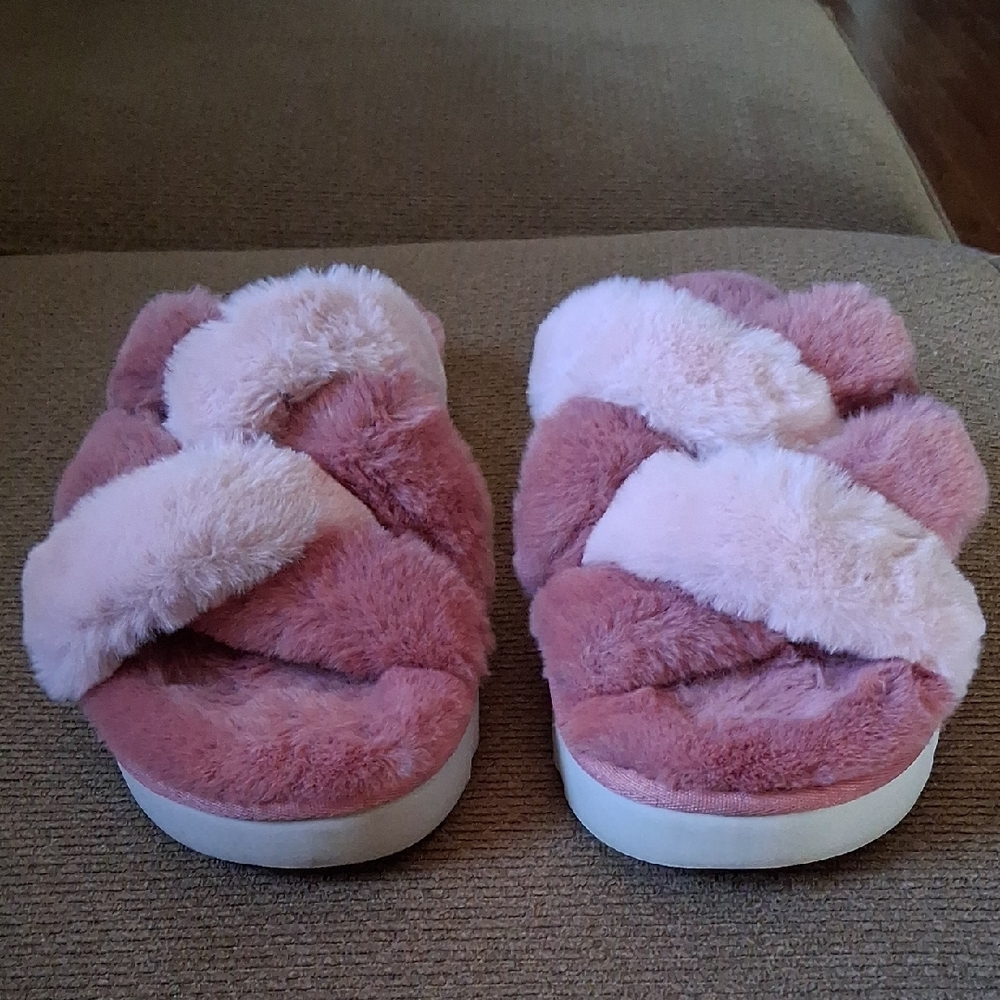 Koolaburra Pink Plush Women's Slippers